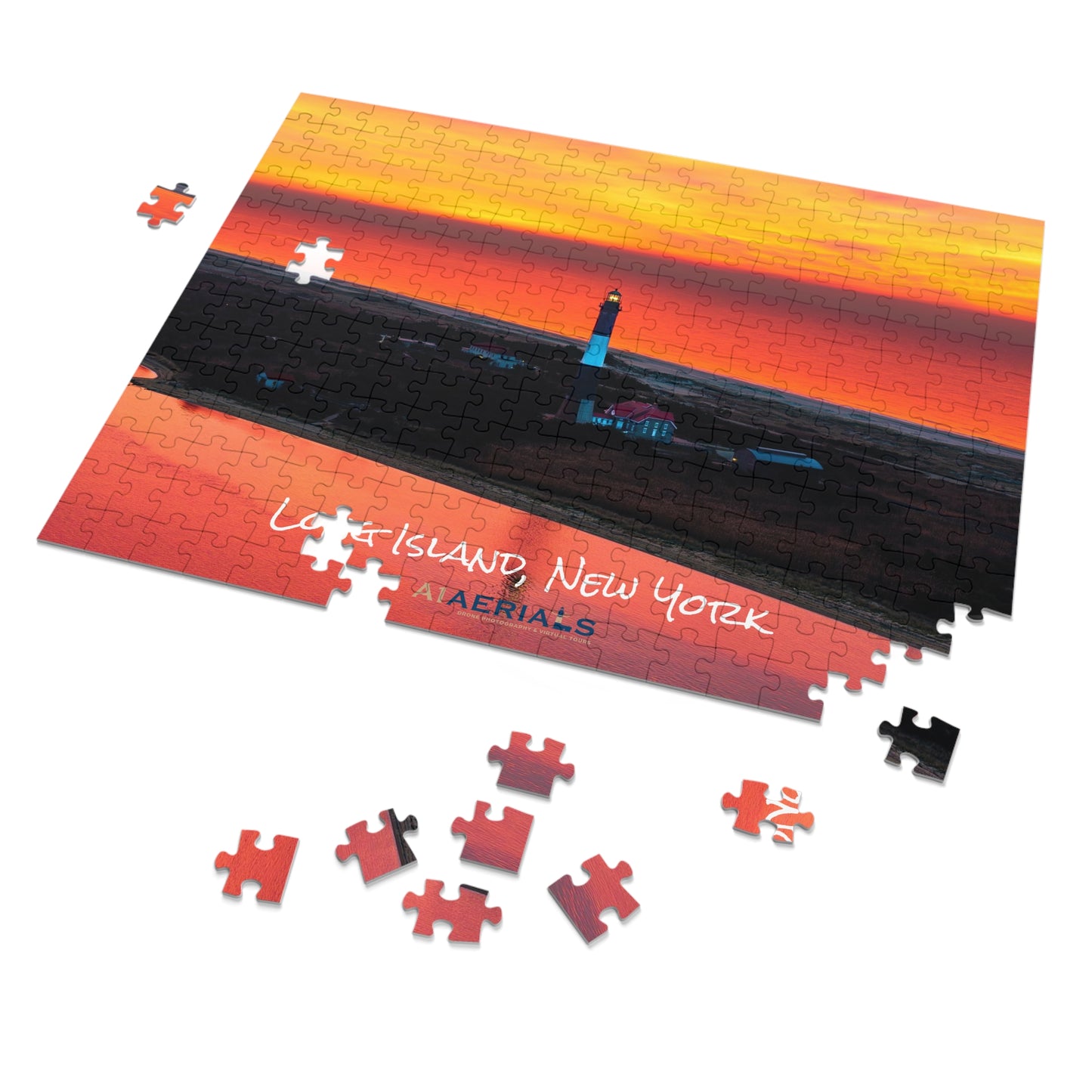 Puzzle in Tin (252 Pieces) - Fire Island Lighthouse (zoomed in)